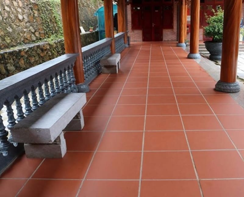 Mẫu Gạch Lát Sân Vườn Màu Đỏ Hiện Nay Có Tốt Không