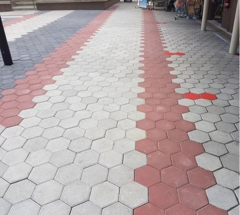 Gạch lục giác lát sân gam màu đỏ