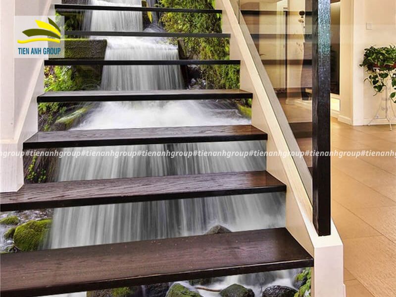 Tường cầu thang