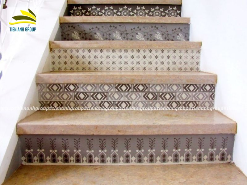 Có nên ốp trang trí cầu thang bằng gạch?